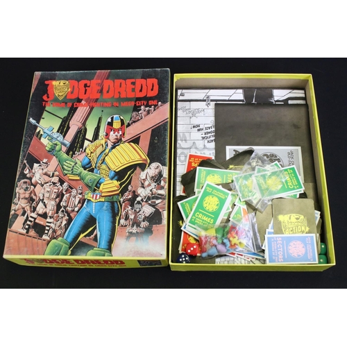 182 - Fantasy / Strategy / Card Gaming - Around 12 boxed Warhammer games to include Judge Dredd Citi Block... 