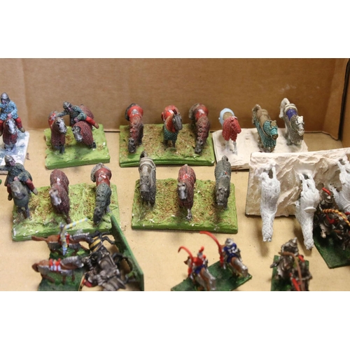 183 - Games Workshop / Fantasy Gaming - Quantity of metal & plastic figures to include painted and unpaint... 