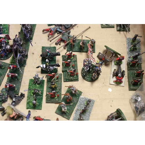 183 - Games Workshop / Fantasy Gaming - Quantity of metal & plastic figures to include painted and unpaint... 