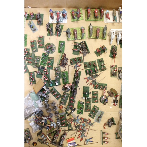 183 - Games Workshop / Fantasy Gaming - Quantity of metal & plastic figures to include painted and unpaint... 