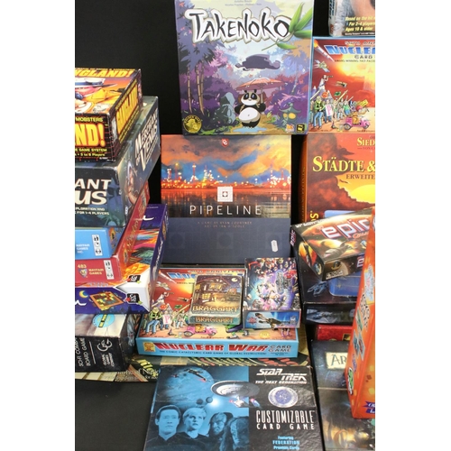 187 - Fantasy / Strategy / Card Gaming - Around 36 boxed games to include AH Starship Troopers, Mayfair Ga... 