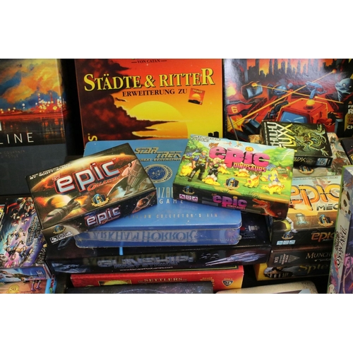 187 - Fantasy / Strategy / Card Gaming - Around 36 boxed games to include AH Starship Troopers, Mayfair Ga... 