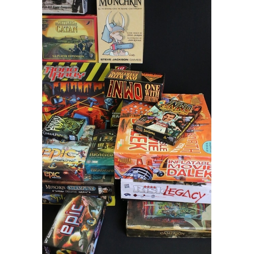 187 - Fantasy / Strategy / Card Gaming - Around 36 boxed games to include AH Starship Troopers, Mayfair Ga... 