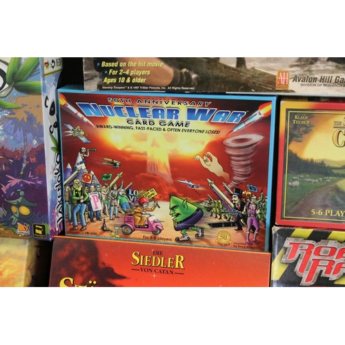 187 - Fantasy / Strategy / Card Gaming - Around 36 boxed games to include AH Starship Troopers, Mayfair Ga... 