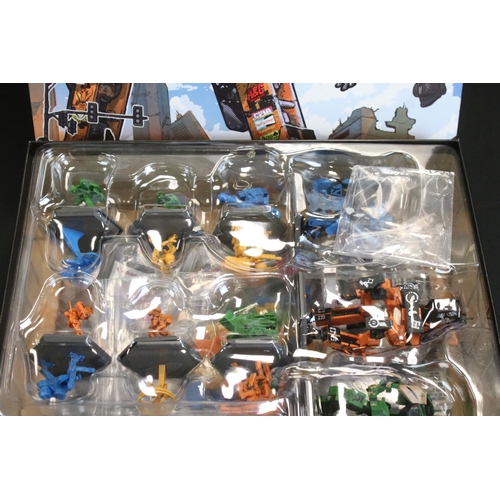 189 - Games Workshop / Fantasy Gaming - Five boxed Weta Workshop GKR Heavy Hitters sets and accessories to... 