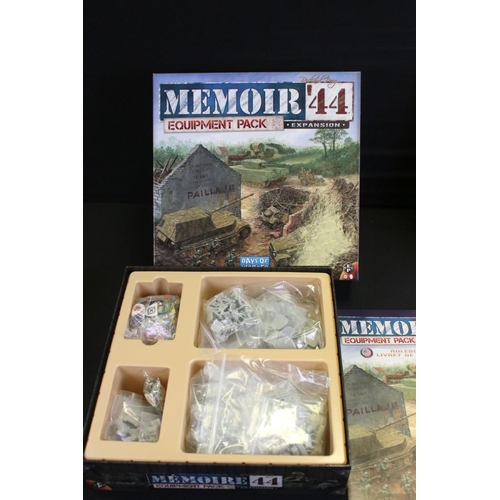 191 - Games Workshop / Fantasy Gaming - 28 Boxed accessories to include 17 x Netrunner, 5 x Memoir 44, 4 x... 