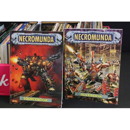 192 - Games Workshop / Fantasy Gaming - Large quantity of books, magazines, manuals featuring Warhammer 40... 