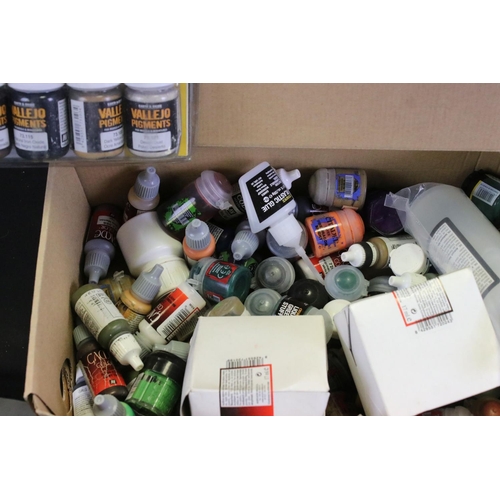 194 - Games Workshop / Fantasy Gaming - Quantity of paints, figures, scenery and accessories including 4 x... 