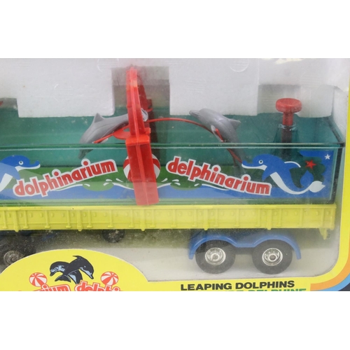 1383 - Boxed Corgi 1164 Dolphinarium diecast model with dolphins and figures, comoplete and excellent , box... 