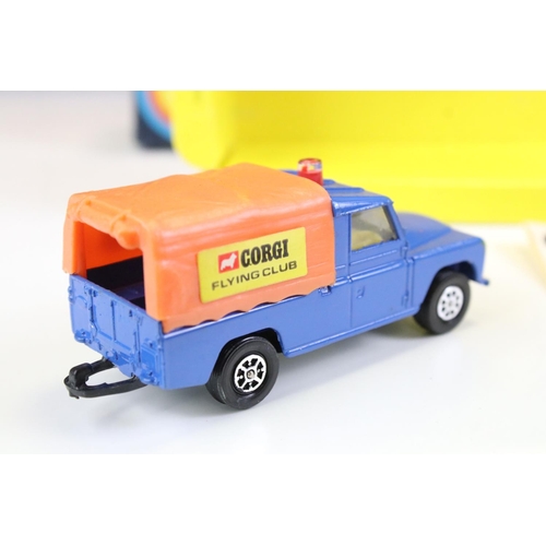 1402 - Boxed Corgi Gift Set 19 Land Rover, Nipper Aircraft and Trailer diecast model, complete and ex with ... 