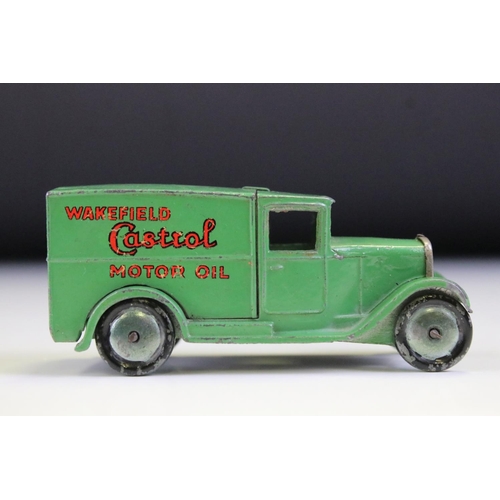 1404 - Original pre War Dinky 28M Castrol Wakefield Motor Oil Delivery van diecast model in green with fade... 