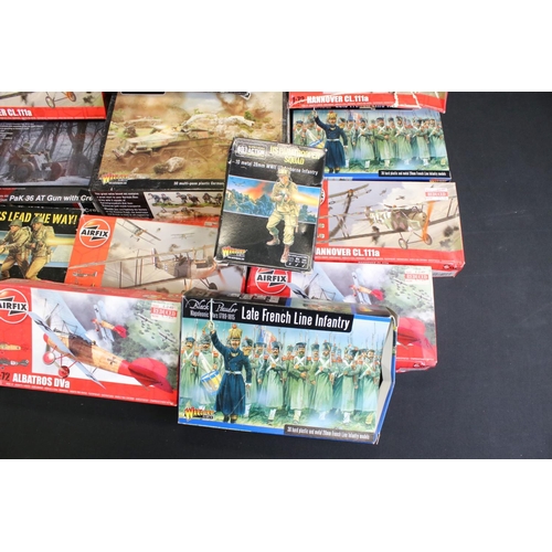 285 - 21 Boxed plastic military model kits to include 10 x Warlord, 8 x Airfix, Academy, Pegasus and Itale... 