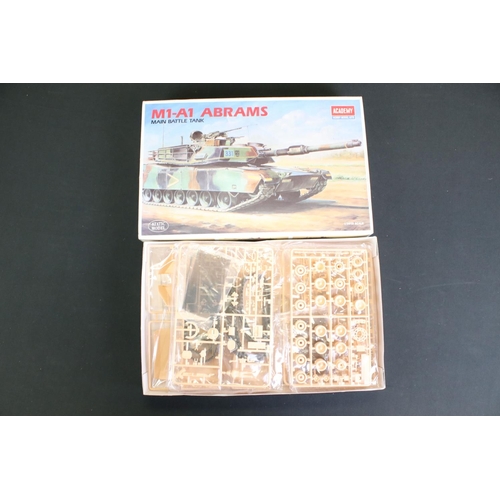 285 - 21 Boxed plastic military model kits to include 10 x Warlord, 8 x Airfix, Academy, Pegasus and Itale... 