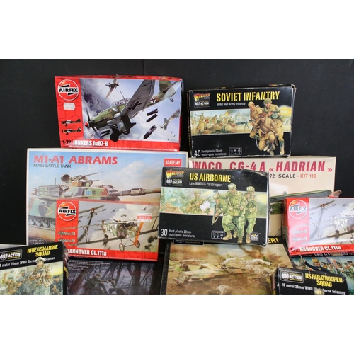 285 - 21 Boxed plastic military model kits to include 10 x Warlord, 8 x Airfix, Academy, Pegasus and Itale... 