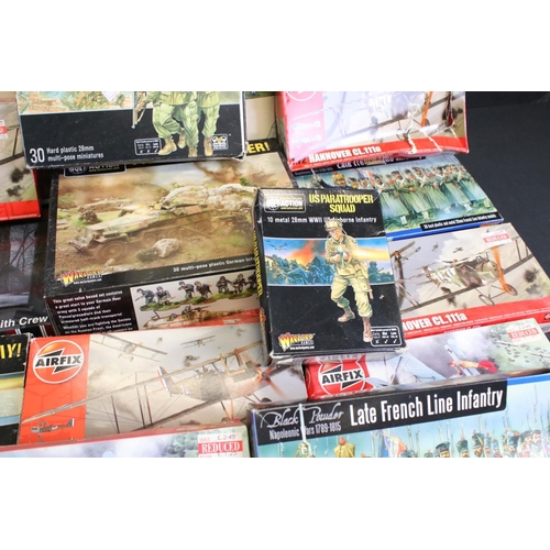 285 - 21 Boxed plastic military model kits to include 10 x Warlord, 8 x Airfix, Academy, Pegasus and Itale... 