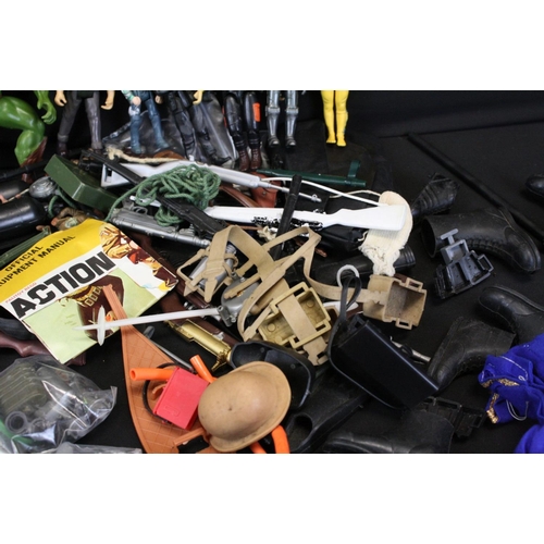 333 - Collection of Action Man and Action Man style accessories to include Hasbro Action Man scuba diving ... 