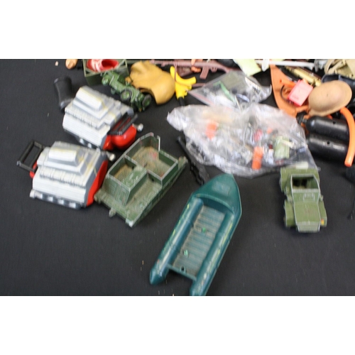 333 - Collection of Action Man and Action Man style accessories to include Hasbro Action Man scuba diving ... 