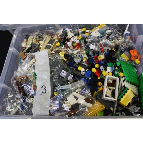 342 - Lego - Large Collection of Lego to include loose Lego bricks of varying colours & sizes to include f... 