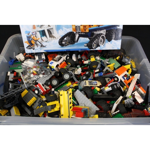 342 - Lego - Large Collection of Lego to include loose Lego bricks of varying colours & sizes to include f... 