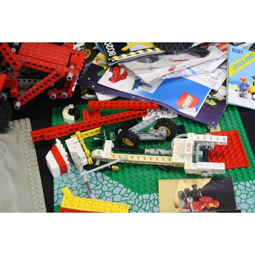 343 - Lego - Boxed 182 Lego Train Set with motor (locomotive incomplete, box shows storage wear & torn cor... 