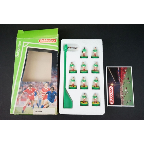 303 - Subbuteo - Scarce LW Subbuteo team The Farm, players excellent, some eadge wear to gd box