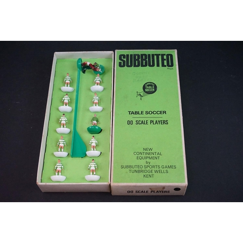 304 - Subbuteo - Group of HW Subbuteo to include 4 x boxed teams featuring Argentina and Sunderland, boxed... 