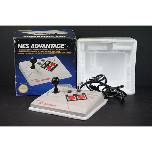 385 - Retro Gaming - Boxed Nintendo NES Deluxe Set with Duck Hunt game plus a boxed NES Advantage