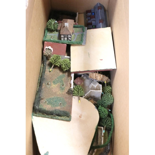 195 - War Gaming - Large collection of metal and plastic figures contained within 18 x boxes featuring pai... 