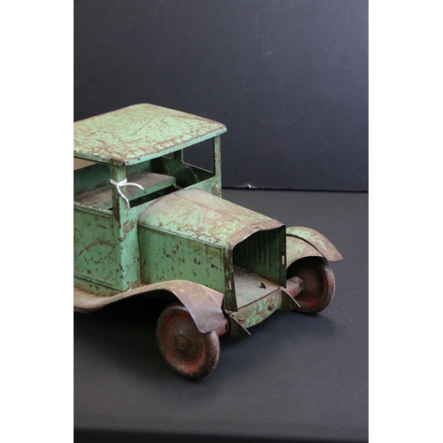 291 - Triang Transport 1920's tinplate tipper truck with green cab & chassis (shows heavy play wear / weat... 