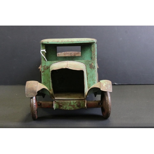 291 - Triang Transport 1920's tinplate tipper truck with green cab & chassis (shows heavy play wear / weat... 