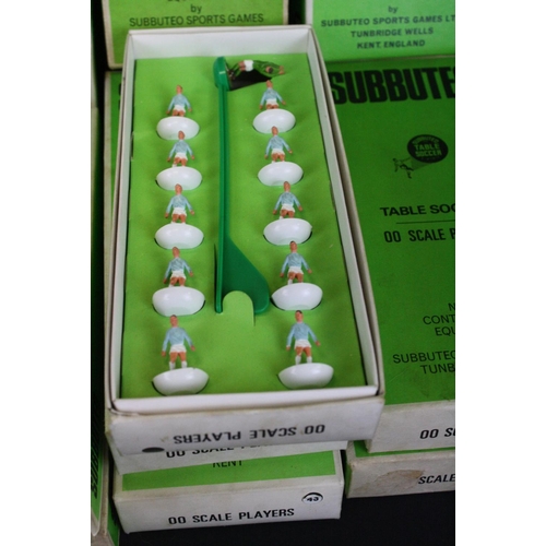 292 - Subbuteo - 24 Boxed HW Subbuteo teams to include 78 Coventry 2nd, 16 Arsenal, 5 Manchester City, 77 ... 