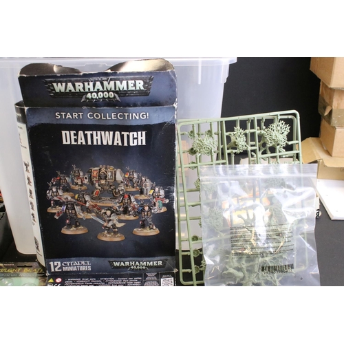 196 - Games Workshop / Fantasy Gaming - Quantity of accessories to include plastic & metal figures and sce... 