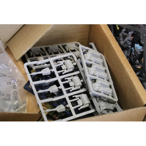 196 - Games Workshop / Fantasy Gaming - Quantity of accessories to include plastic & metal figures and sce... 