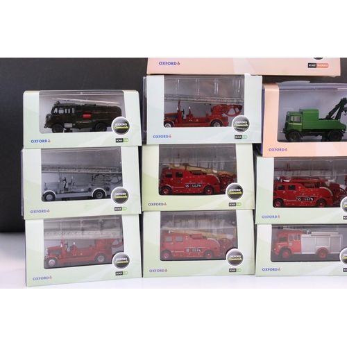 1052 - 24 Cased 1/76 Oxford diecast models to include 18 x Commercials, 4 x Omnibus and 2 X Automobile plus... 