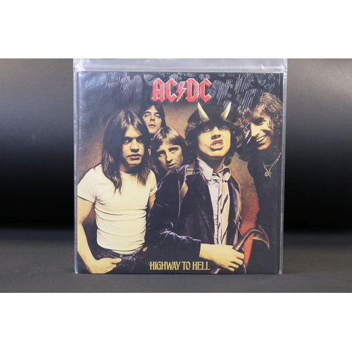 314 - Vinyl - 6 AC/DC LPs to include 180gm reissues, private press live recordings and others.  Mostly at ... 