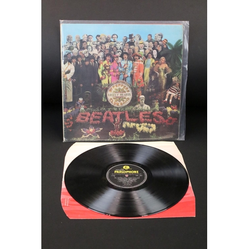 605 - Vinyl - The Beatles Sgt. Pepper's Lonely Hearts Club Band. 2 x Original UK Mono pressing Yellow On B... 