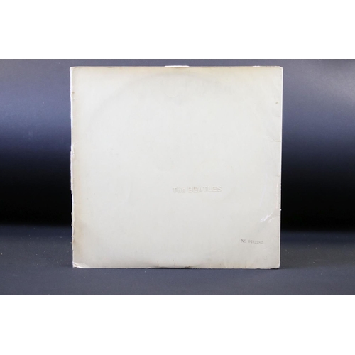 386 - Vinyl - Over 20 The Beatles LPs to include The White Album No. 0482282 top loader with poster, 4 pho... 