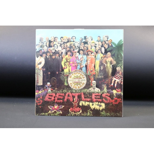 386 - Vinyl - Over 20 The Beatles LPs to include The White Album No. 0482282 top loader with poster, 4 pho... 