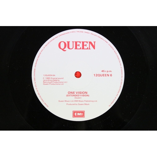 416 - Vinyl - Queen, 2 albums and 2 12” singles to include: Made In Heaven, original UK limited edition wh... 