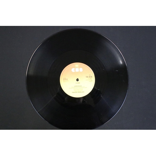 416 - Vinyl - Queen, 2 albums and 2 12” singles to include: Made In Heaven, original UK limited edition wh... 