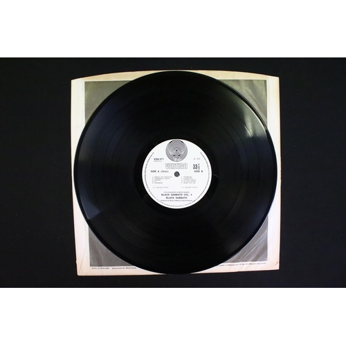 447 - Vinyl - Black Sabbath, 3 UK albums on spiral Vertigo labels to include: Black Sabbath (UK 2nd pressi... 