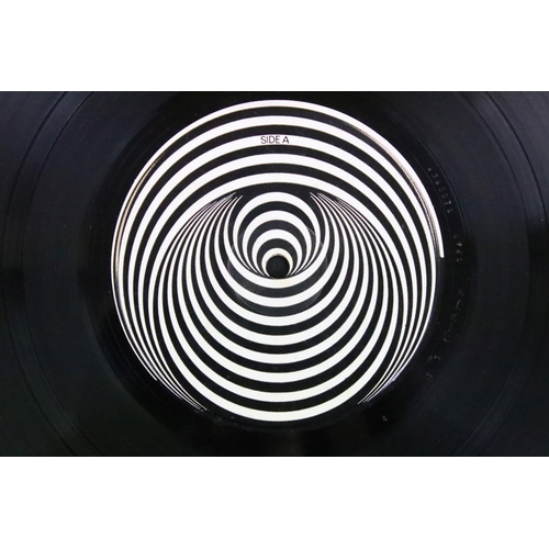 447 - Vinyl - Black Sabbath, 3 UK albums on spiral Vertigo labels to include: Black Sabbath (UK 2nd pressi... 