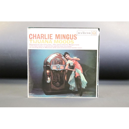 733 - Vinyl - 6 Charles Mingus albums including early examples to include: The Black Saint And The Sinner ... 