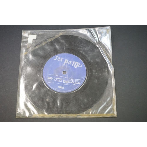 637 - Vinyl – 6 Sex Pistols 7” singles including 2 copies of the one sided Submission single VDJ 24 which ... 