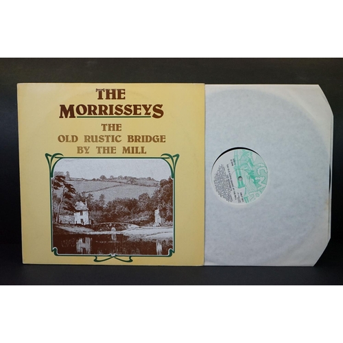 687 - Vinyl & Autographs – 11 Irish Folk original albums including many private pressings to include:  Gen... 