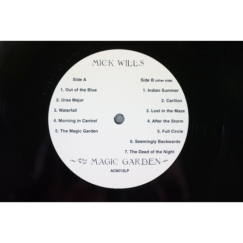 691 - Vinyl & Autographs – 8 Modern Folk albums and two 10” records to include: Mick Wills – Magic Garden ... 