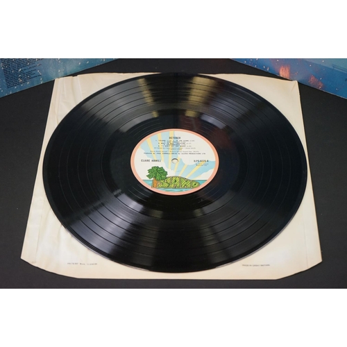 136 - Vinyl - 12 UK pressing albums on Island Records to include: Nick Drake – Heaven In A Wild Flower - A... 