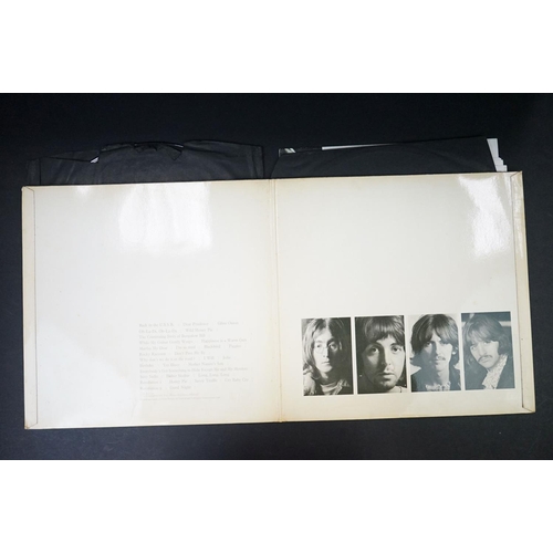 600 - Vinyl - 8 The Beatles albums to include: The White Album (number 0460508 Top Opening Stereo press wi... 