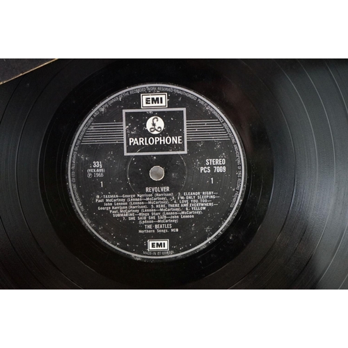 600 - Vinyl - 8 The Beatles albums to include: The White Album (number 0460508 Top Opening Stereo press wi... 