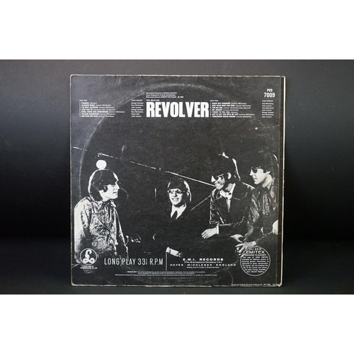 600 - Vinyl - 8 The Beatles albums to include: The White Album (number 0460508 Top Opening Stereo press wi... 